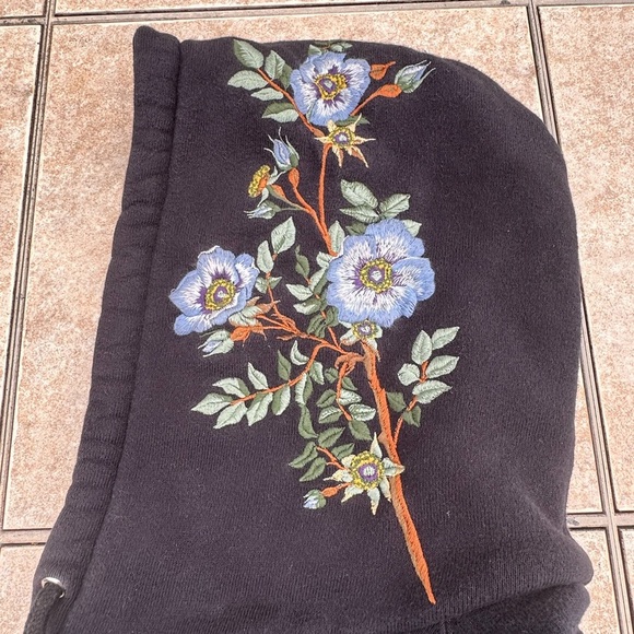 Gucci Black & Multicolor Floral Embroidered Cotton Zip-Up Hoodie - Picture 8 of 14